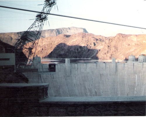 <b>A view Hoover Dam</b>